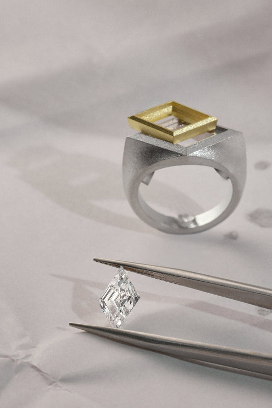 The signet ring: history, meaning and everyday wear
