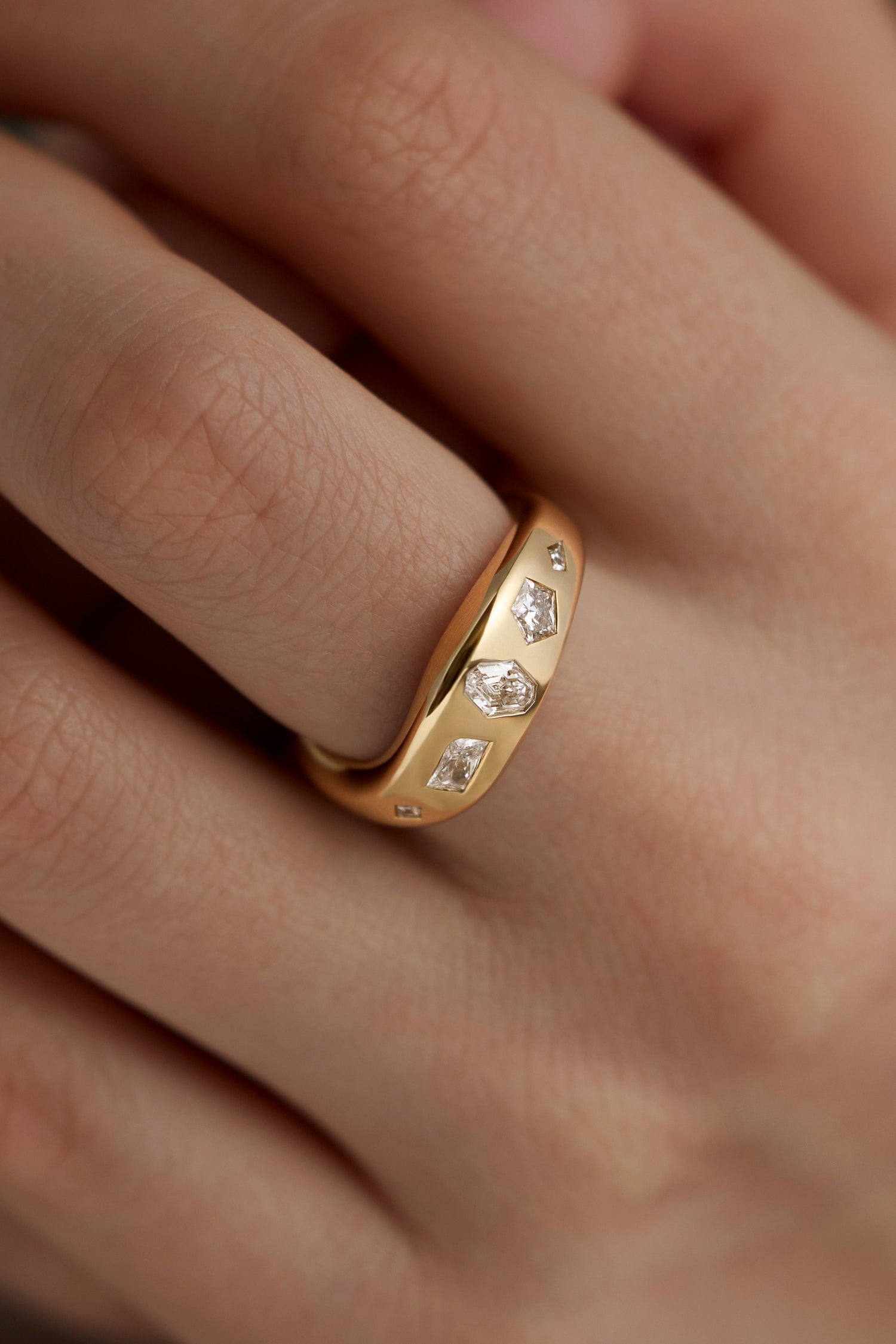 Leil signatures: the Star Cluster ring