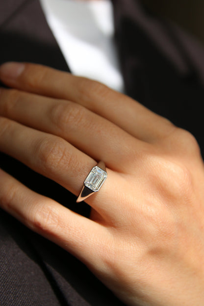EMERALD SIGNET