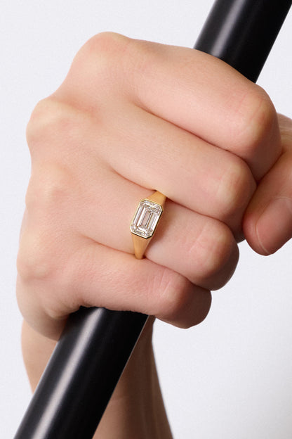 EMERALD SIGNET