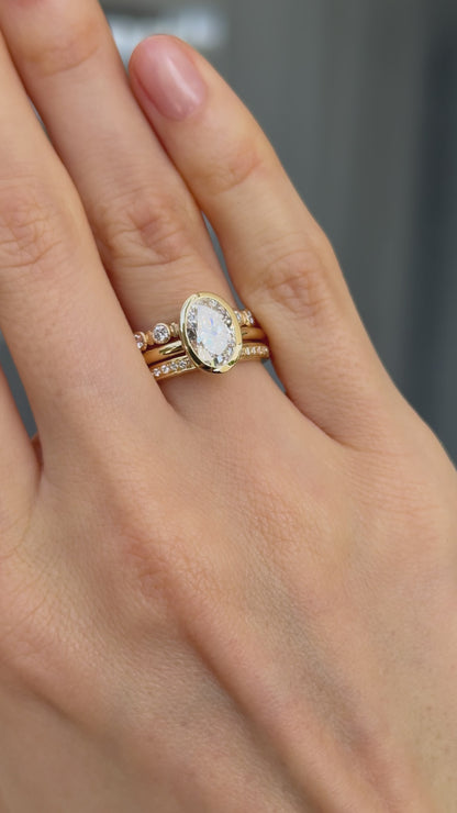 OVAL BEZEL SOLITAIRE