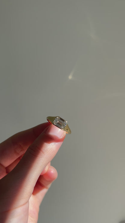 EMERALD SIGNET