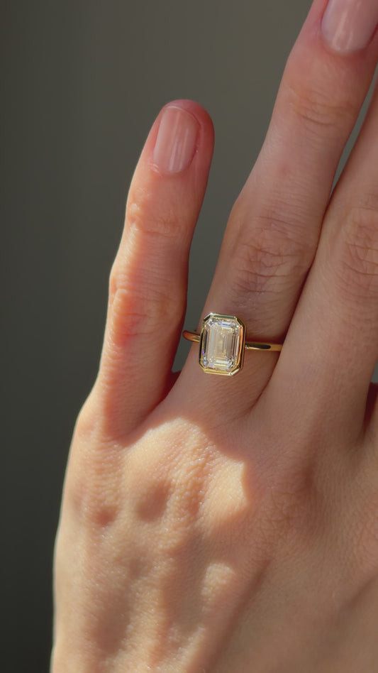 EMERALD BEZEL SOLITAIRE