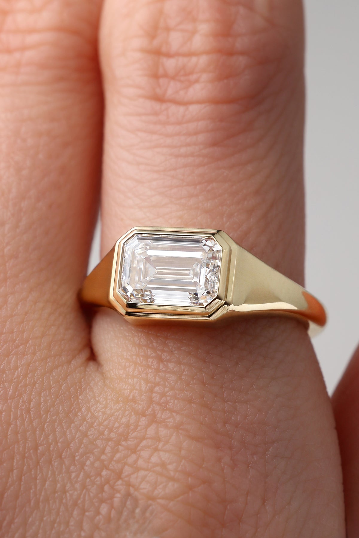 AHONA Emerald SIGNET